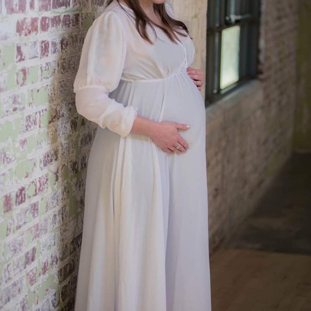 Sheer white maternity gown - Picture 3 of 3